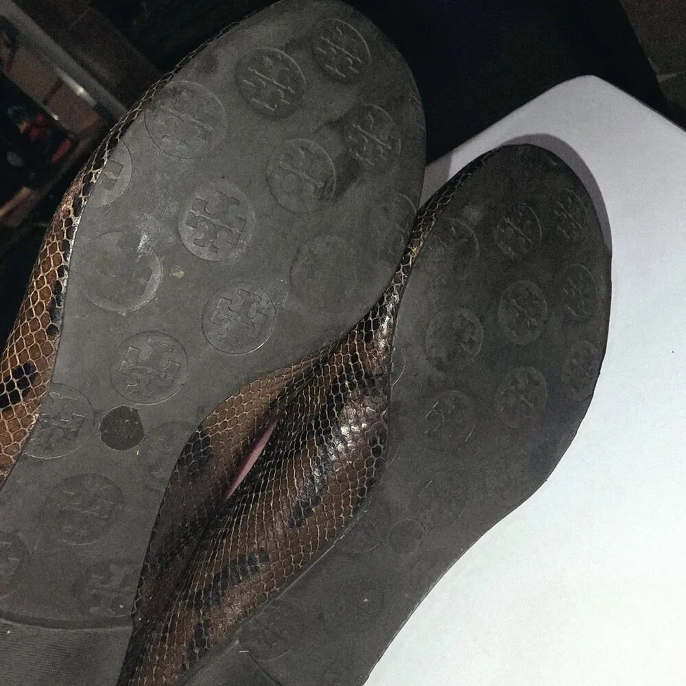 Tory Burch Sz 7.5 Reva Brown Faux Snake Gold Metal Logo Discs Boho Leather Flats
